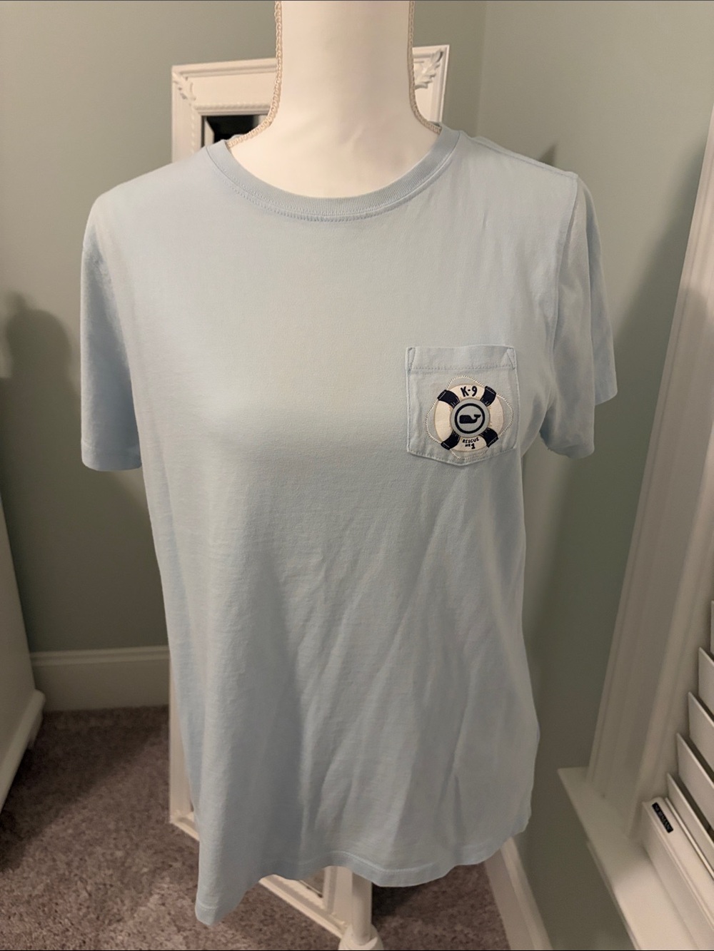 Vineyard Vines light blue t-shirt w/ pocket, size L.